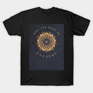 What You Focus On, EXPANDS | Manifestation Law of Attraction Alignment Design | LOA Quote T-Shirt